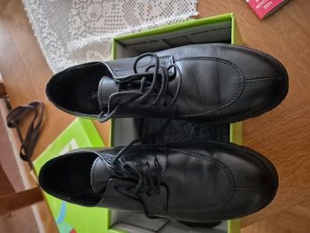 chaussure a lacet en cuir noir 