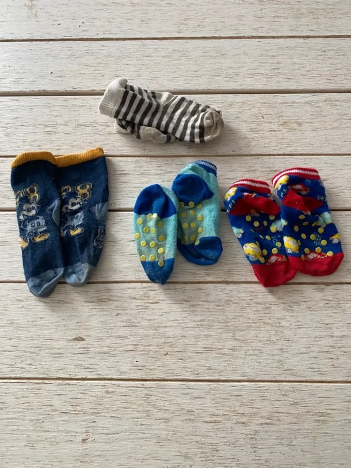 Lot chaussettes + socquettes antidérapantes 21/23