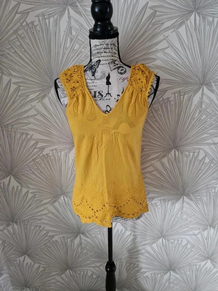 Jolie blouse sans manches Naf Naf taille 34