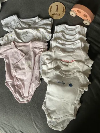 Lot bodies 1 mois