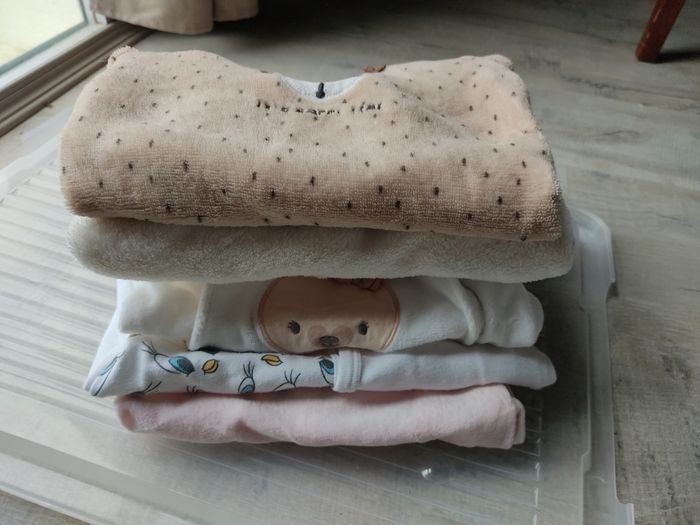 Lot pyjamas 6 mois - photo numéro 2