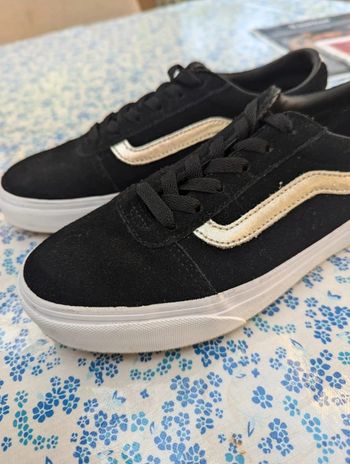 Baskets Vans en cuir noir et doré taille 37