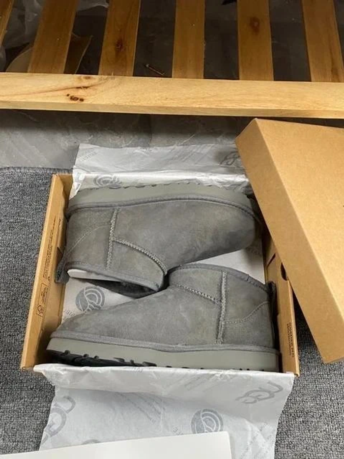 Bottes Ugg mini  taille 39 - photo numéro 6