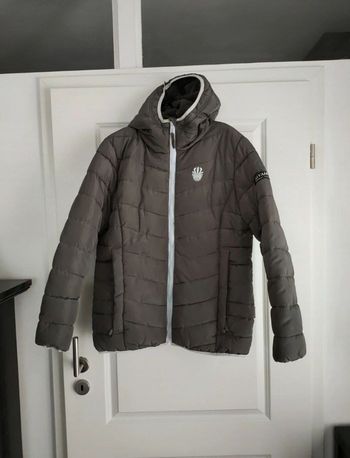 Manteau doudoune à capuche de la marque Navahoo