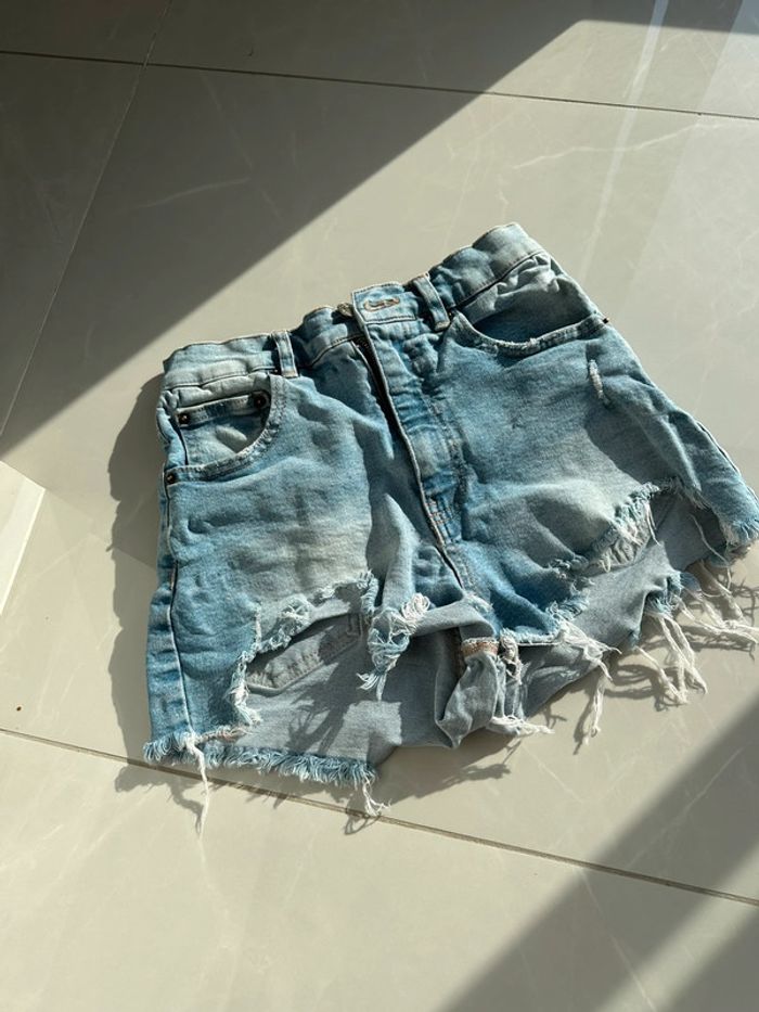 Short jean Pull and Bear taille 36 - photo numéro 2