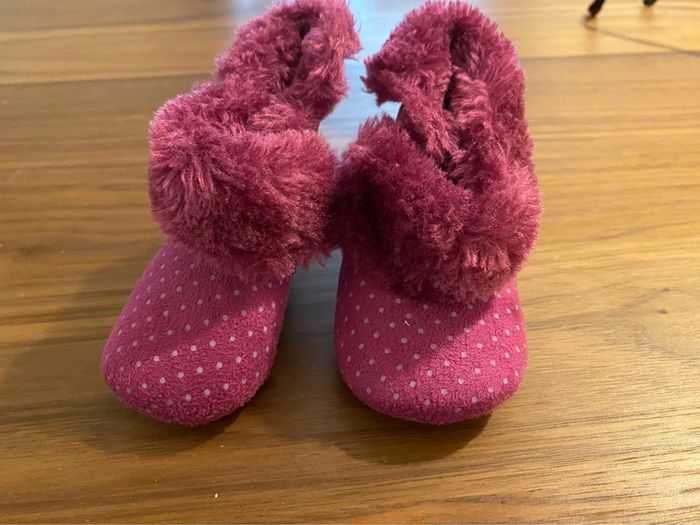 Chaussons  neuves velours  entièrement fourrees fushia 17/18 marque Z - photo numéro 2
