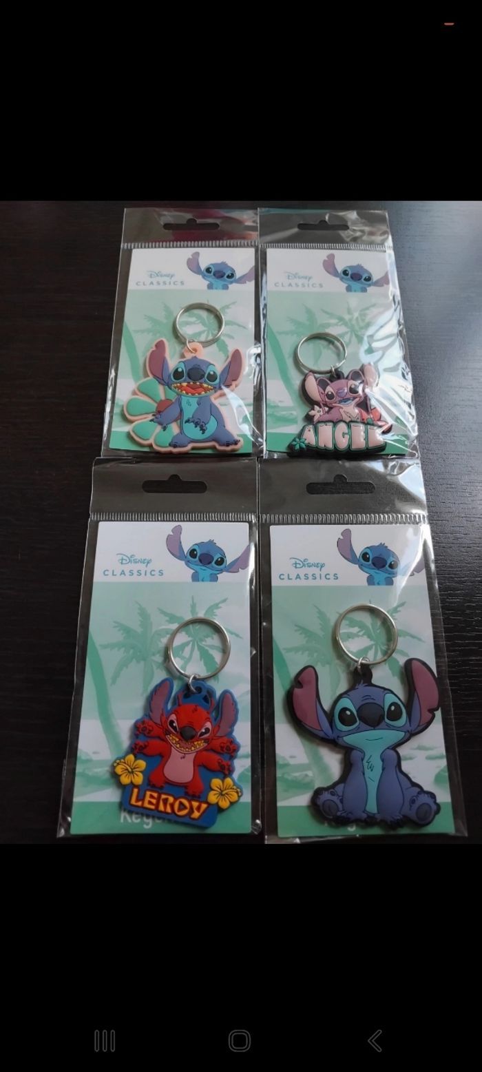 Lot 4 porte clef stitch neuf