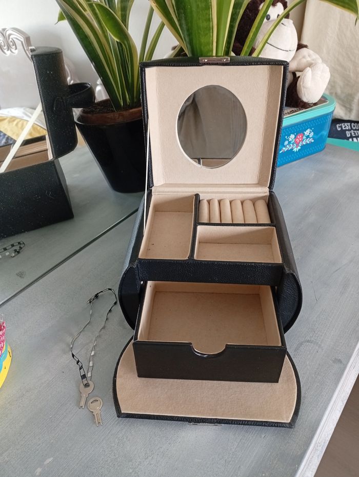 Vanity boîte à bijoux avec mirroir