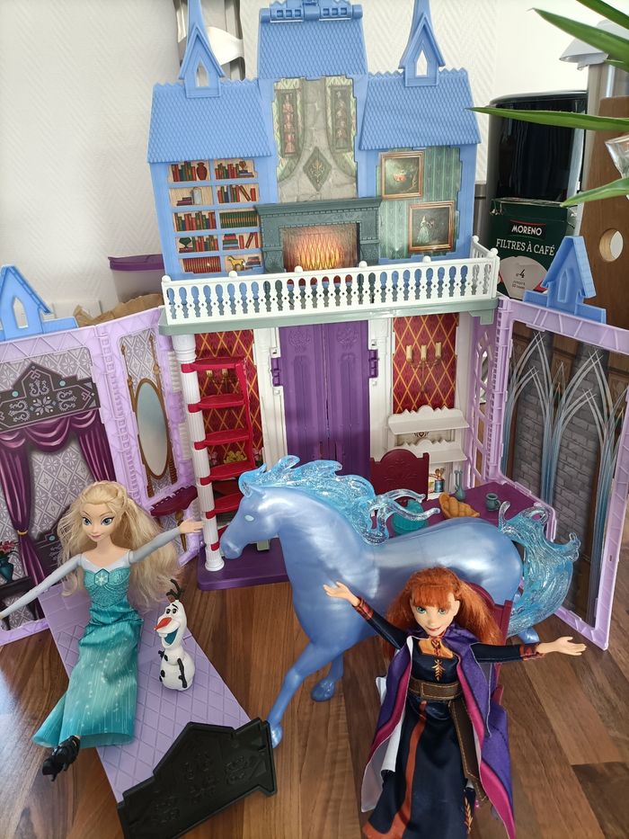 Château Arendelle Reine des Neiges + Elsa + Anna + Nok + accessoires - photo numéro 3