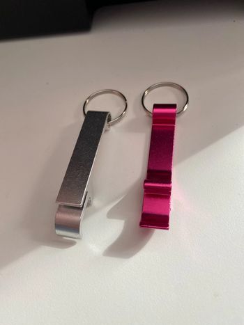 Lot de 2 porte clés décapsuleur ouvre bouteille bières ..