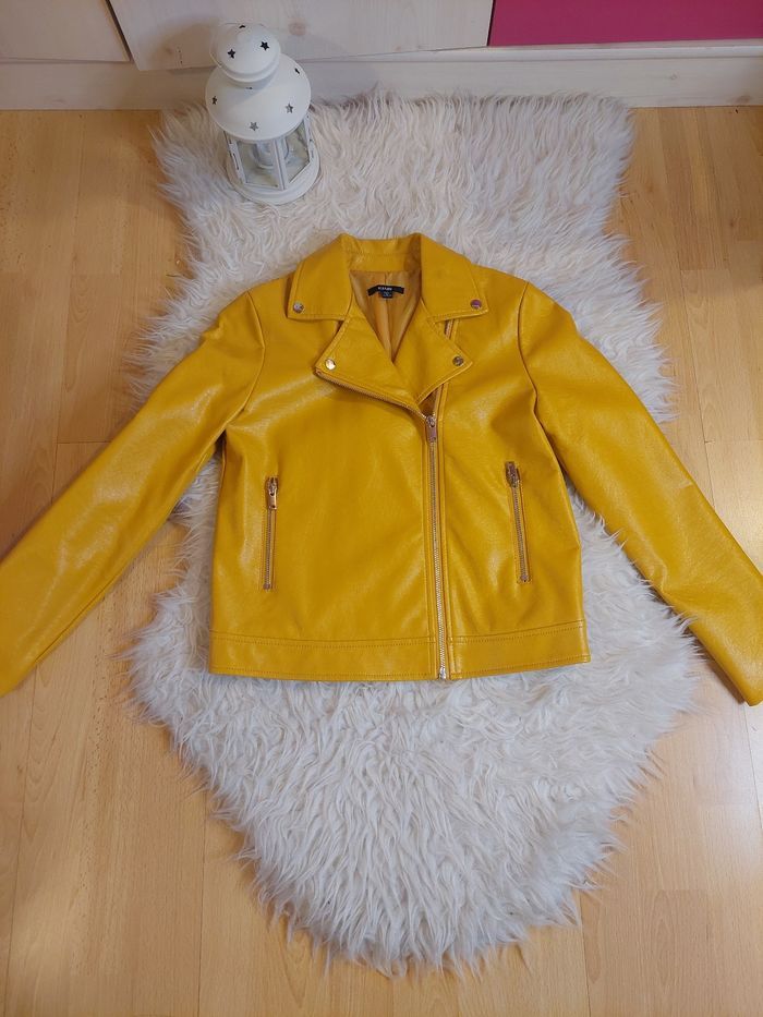 Veste perfecto simili cuir moutarde T.XXS (12 ans) TBE Kiabi  👸 - photo numéro 3