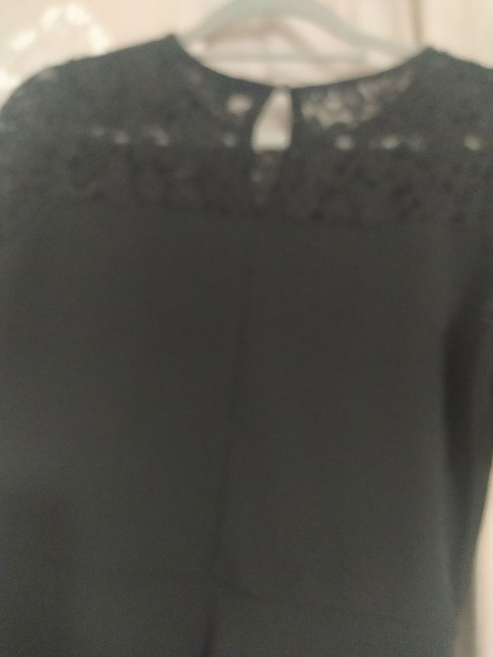 Robe noire avec dentelle taille 38 marque kiabi - photo numéro 2