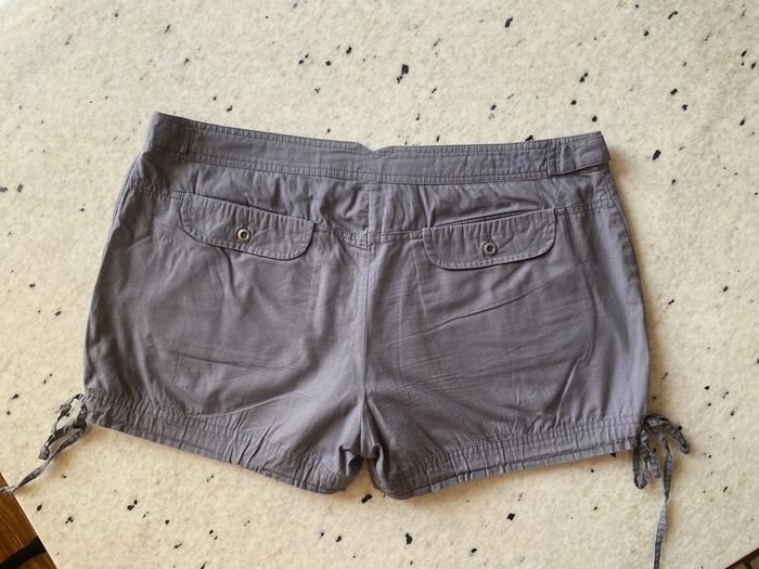 Mini short gris Naf Naf 40 - photo numéro 3