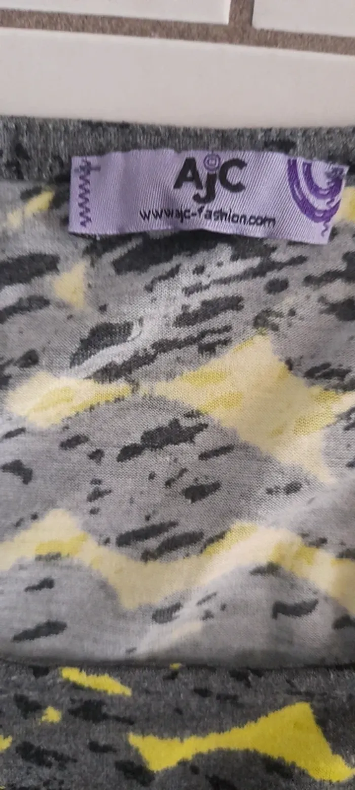T-shirt asymètrique "AJC" taille40/42 - photo numéro 3