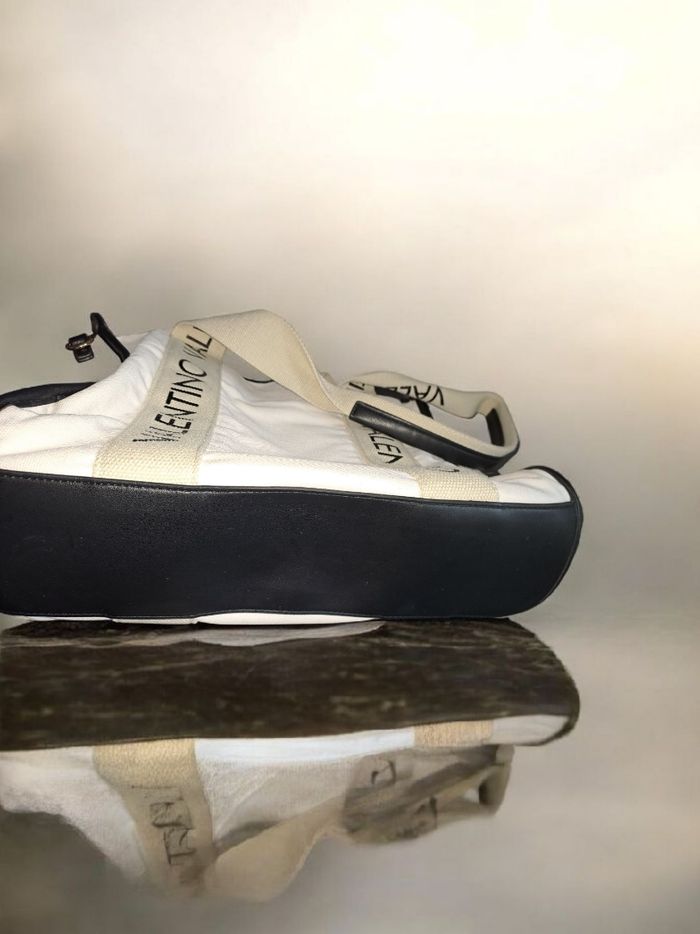 Sac Valentino Garavani - Cabas en toile blanche et cuir noir - photo numéro 7