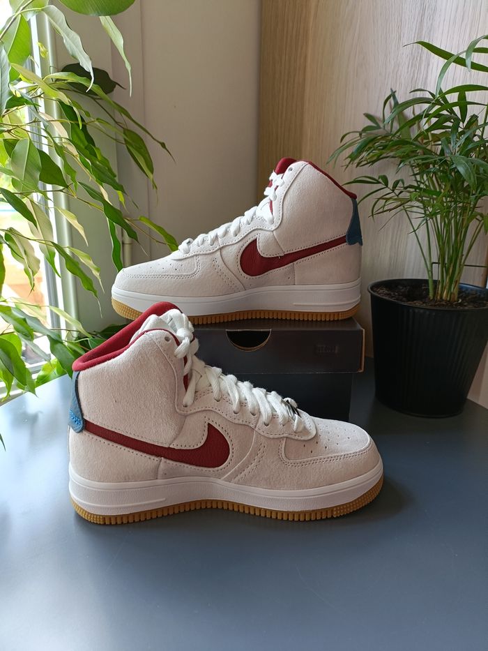 Nike Air Force 1 Sculpt "Grey Suede" taille 36 - photo numéro 2