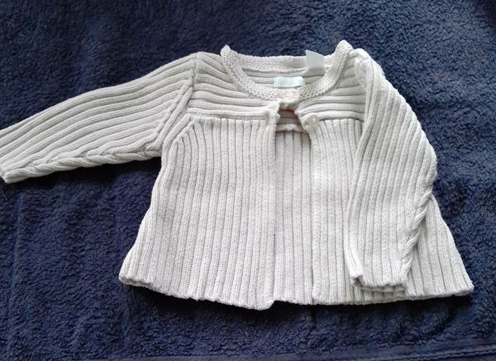 Lot d'un pull et d'un gilet - photo numéro 3