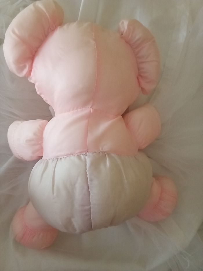 Peluche éléphant rose et parme toile tissu  noeud multicolore arc en ciel  vintage ancien tôle  nylon fine tissu chiffon assis  recousu  d'occasion - photo numéro 2