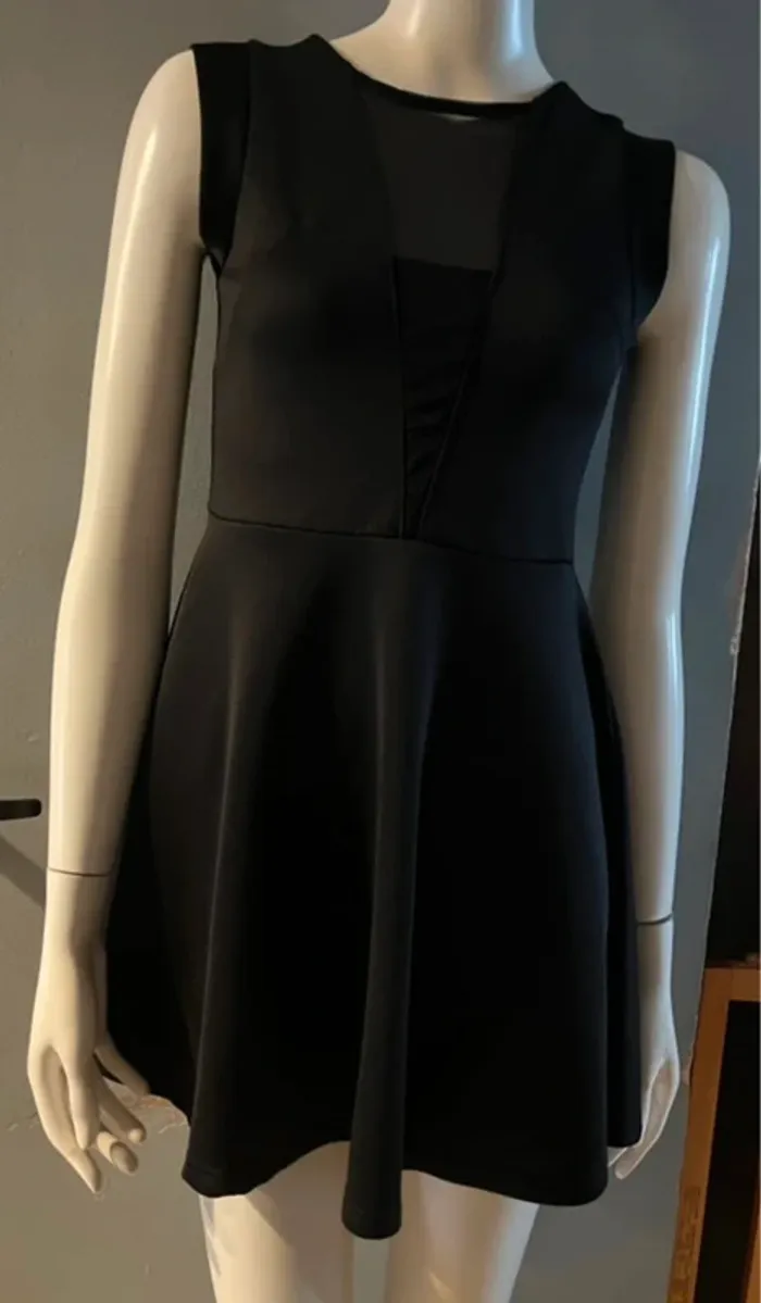 Sublime robe noir adc panacher en M