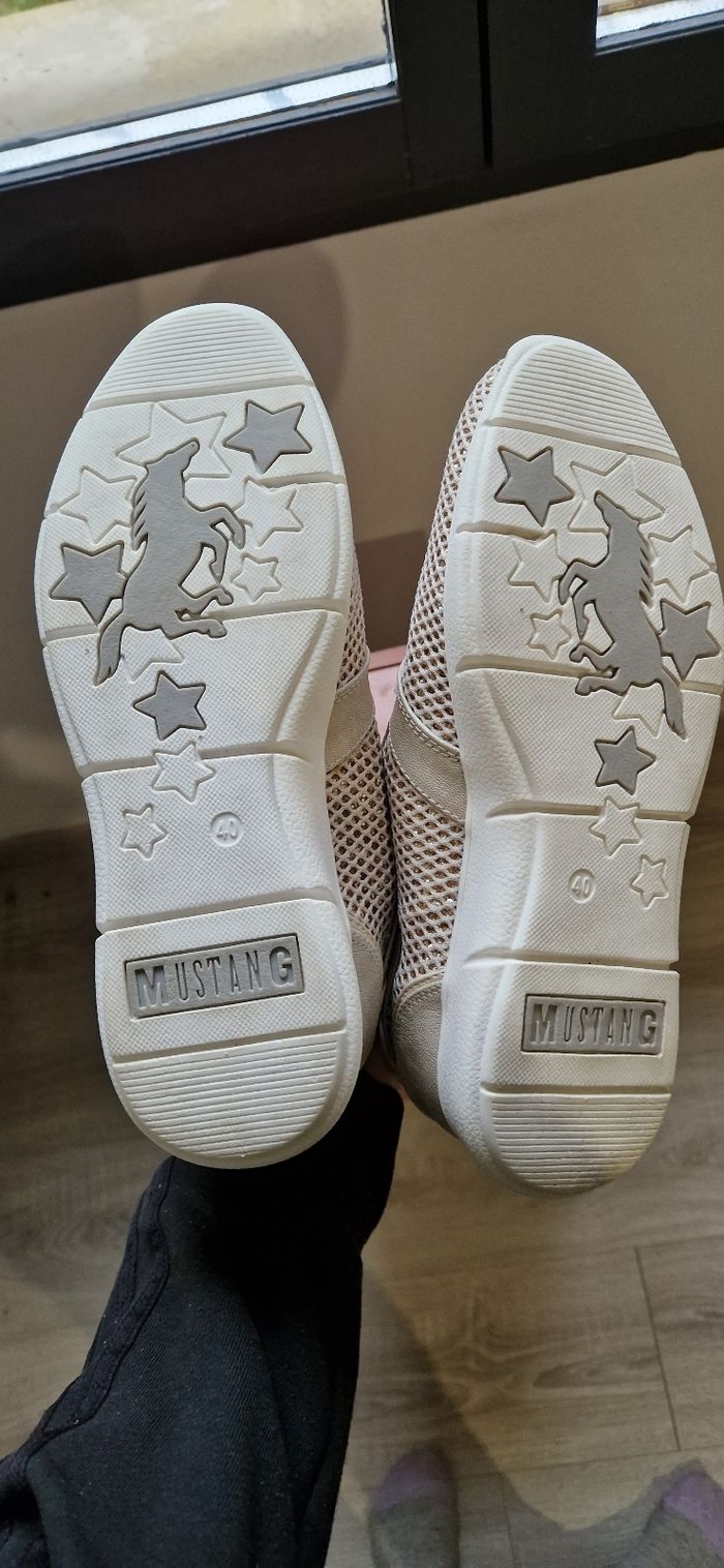 Baskets mustang neuves pointure 40 - photo numéro 2
