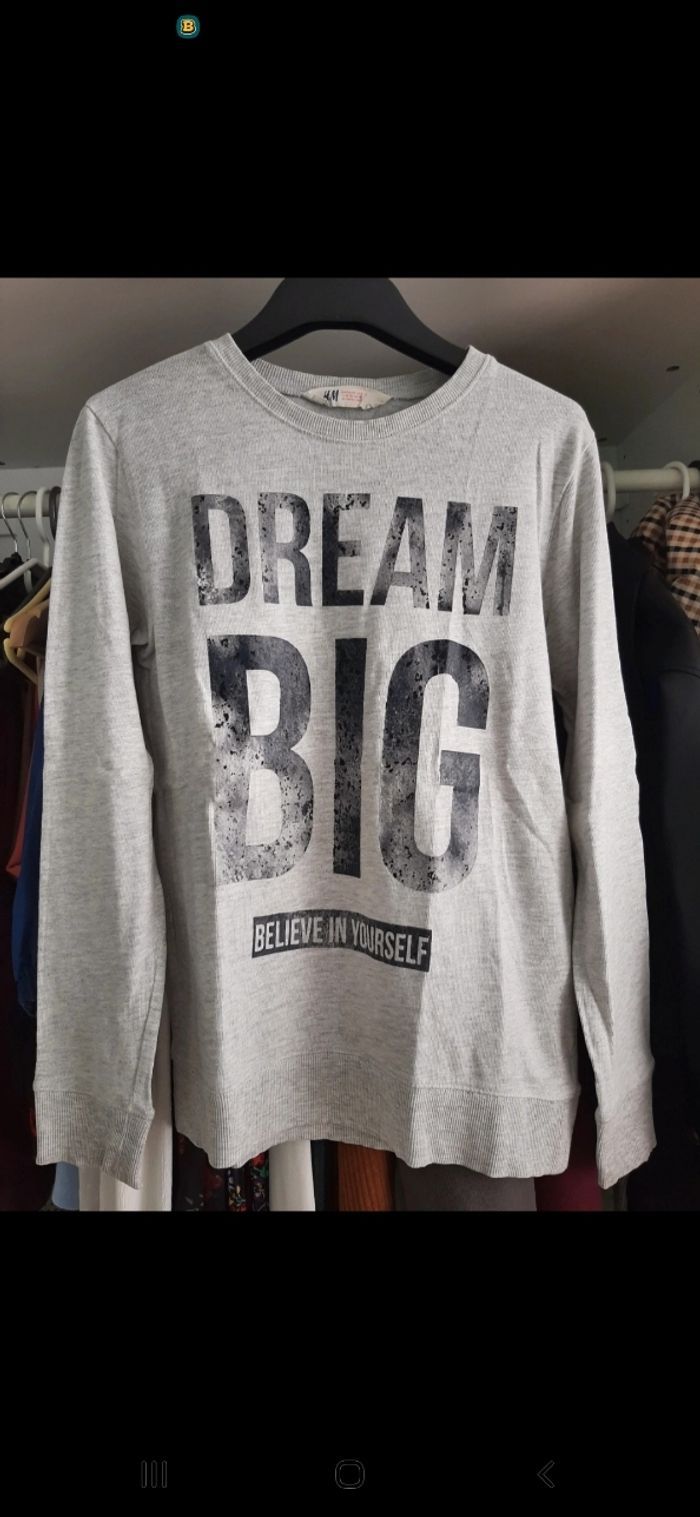 Pull fin gris à motifs