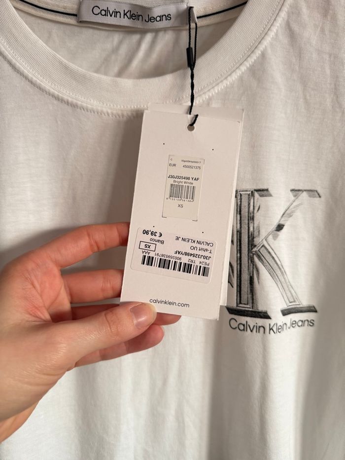 Tee shirt Calvin Klein blanc à manches courtes, taille Xs - photo numéro 2