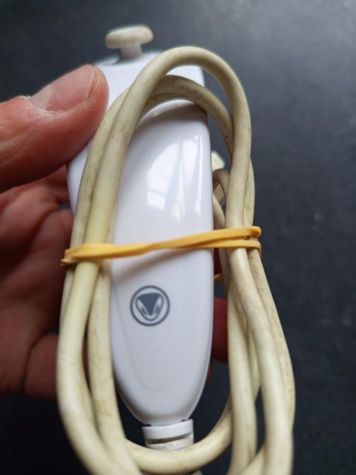 Nintendo - Wii - Nunchuk (non officiel) - photo numéro 2