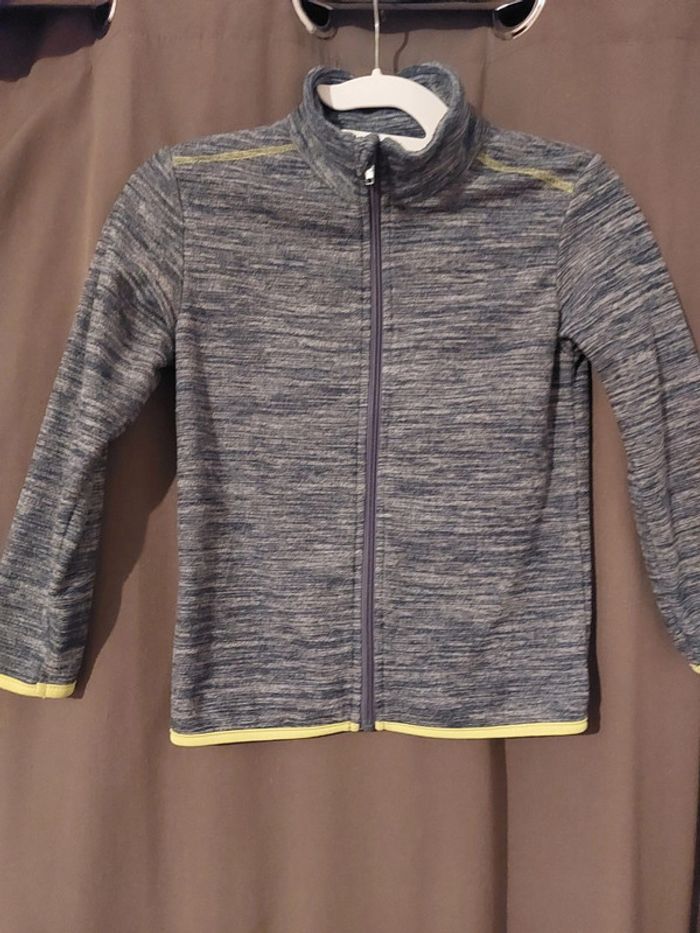 Belle veste zippée polaire pour mettre sur haut 8 ans garçon