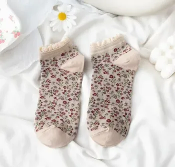 Belles chaussettes à dentelle