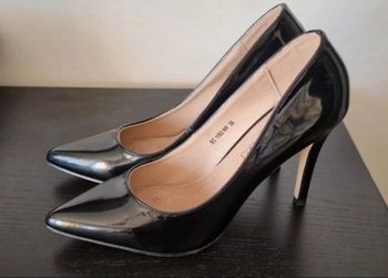 Escarpins noirs vernis à talons aiguilles