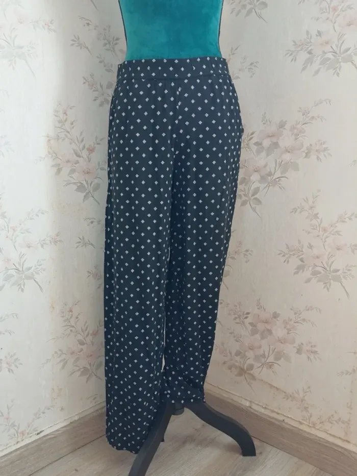 Pantalon noir fluide large à motifs géométriques à poches élastique à la taille / up 2 fashion / (M) - photo numéro 2