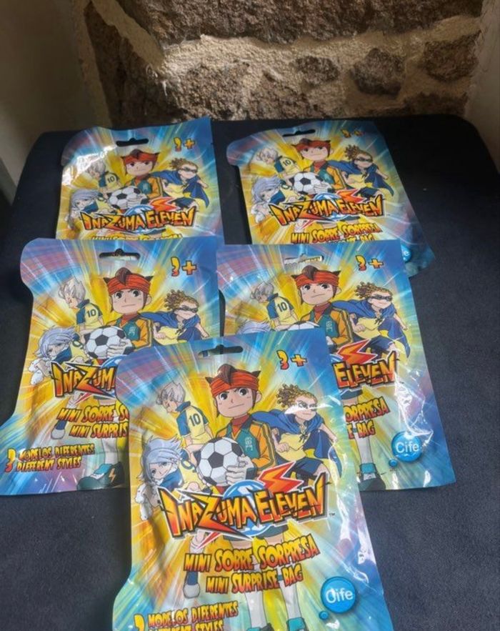 Lot de 5 petites pochettes Invizimals mini surprise - photo numéro 3