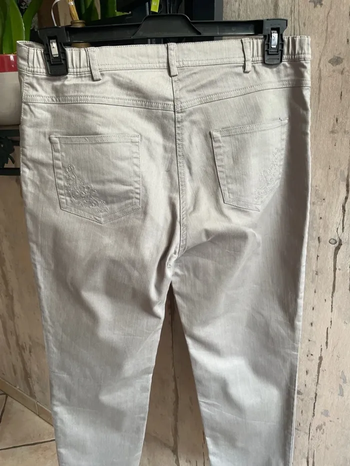 Superbe pantalon droit avec poches en 44 de marque Damart en excellent état proche du neuf - photo numéro 5