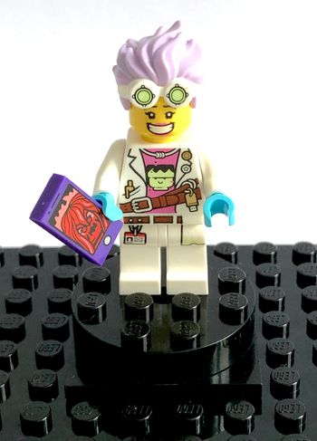 LEGO Hidden Side - J. B. Watt, large smile/annoyed