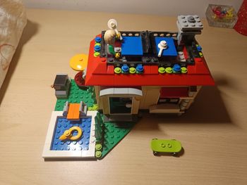 Lego Creator - Les vacances à la piscine (complet !) 🤽🏽⛱️🐤🏓📺🍗🍖