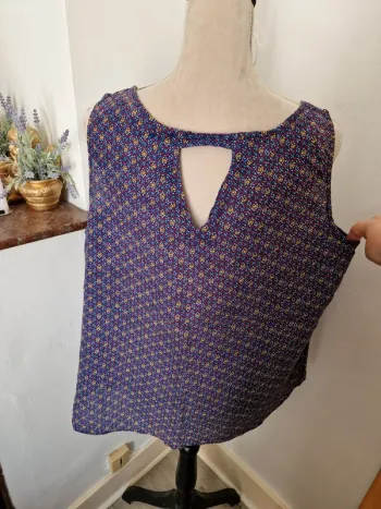Débardeur in extenso taille 46 a motif ouvert dans le dos