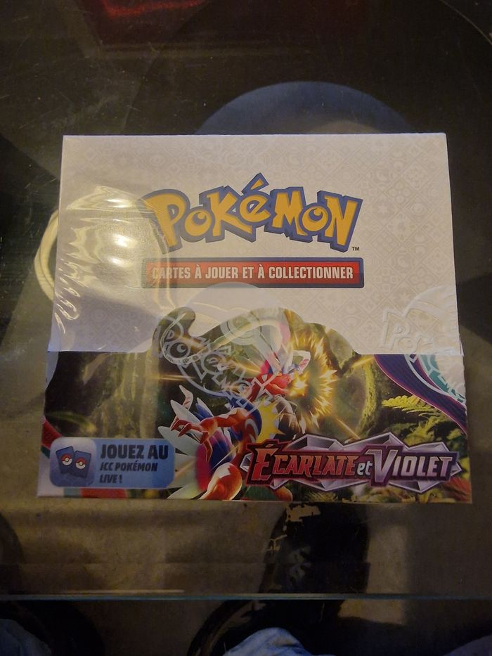 Display écarlate et violet