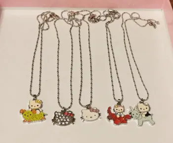 Lot colliers hello kitty