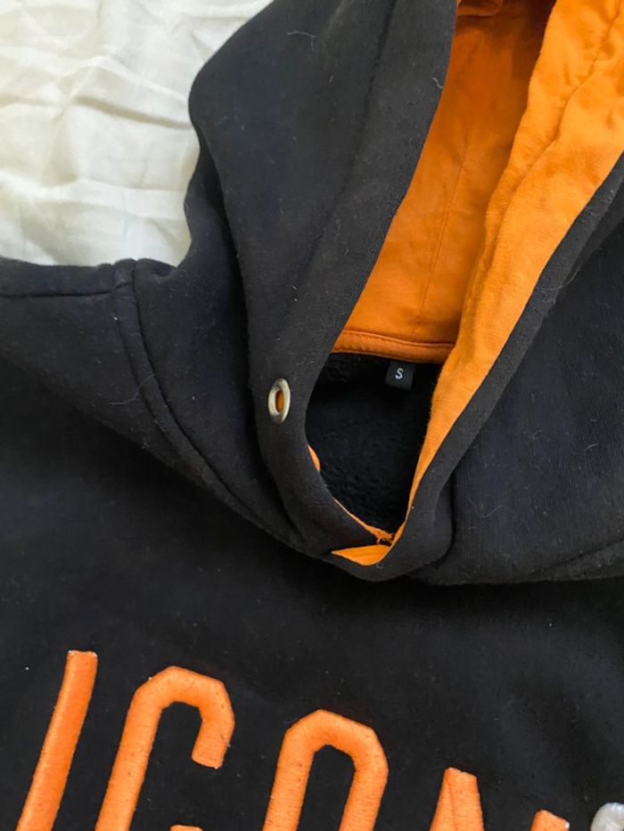 Sweat à capuche noir Icon 2 – Capuche orange - photo numéro 4