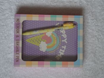 Coffret neuf contenant un carnet secret fermé par un petit cadenas + 1 stylo Ice cream (3 ans +)