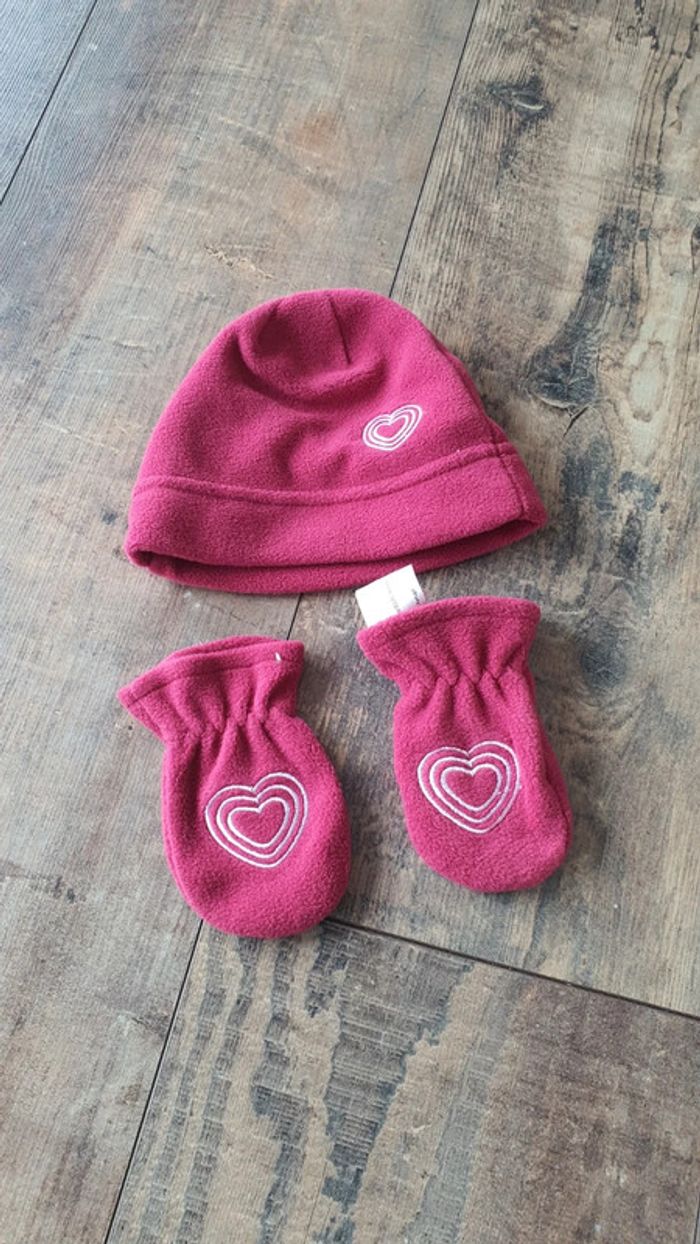 Ensemble bonnet et gant 1 3 mois en très bon état