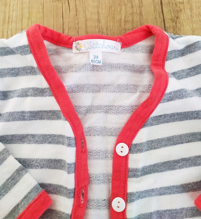 Gilet garçon rayé gris blanc rouge taille 3 mois Kiabi - photo numéro 2