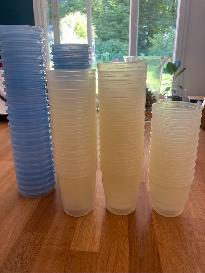 Lot de petits pots