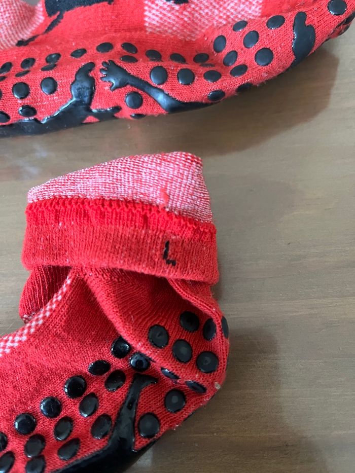 Chaussettes rouges antidérapantes Taille L 34/36 - photo numéro 4