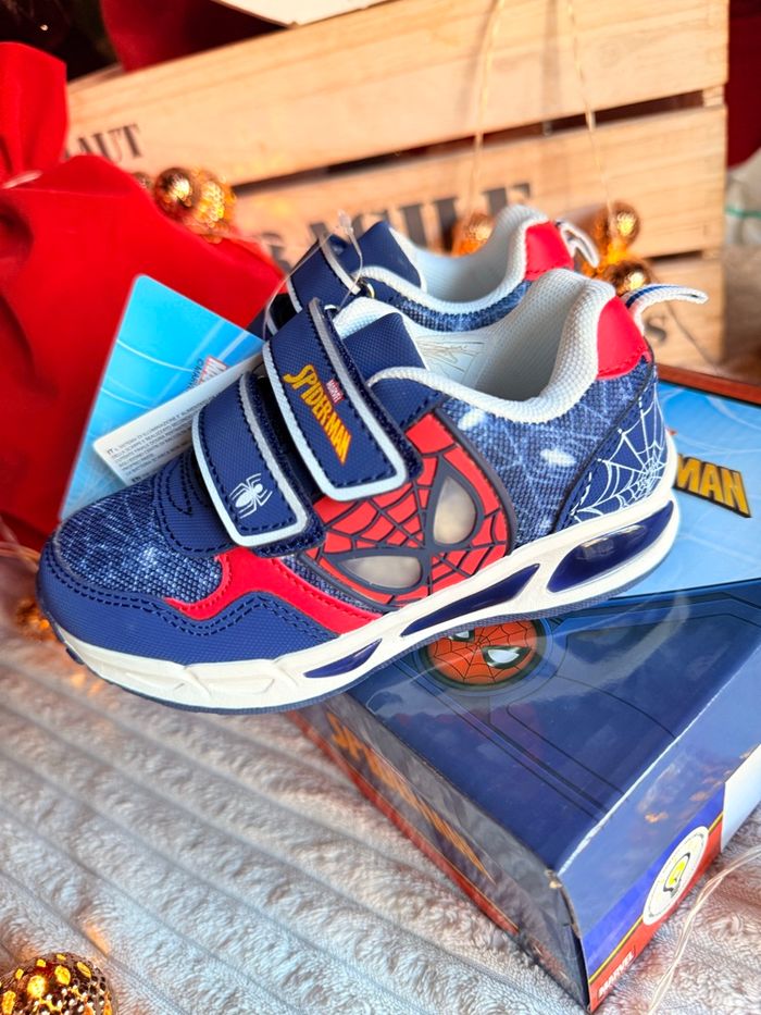 Basket Spiderman lumineux intense - photo numéro 6