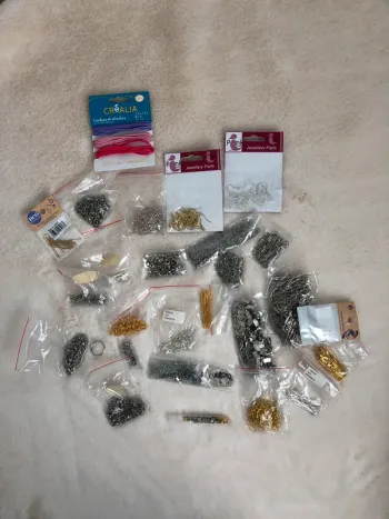 Gros lot d’apprêts pour fabrication de bijoux