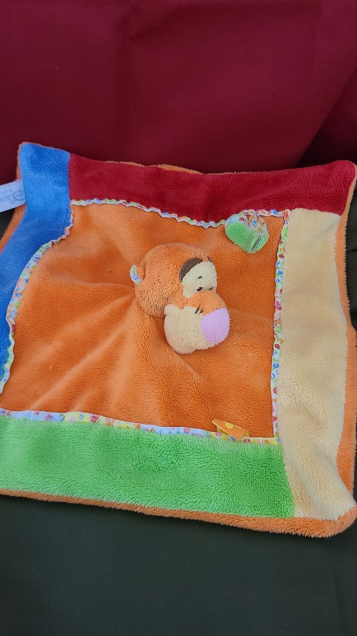 Disney Tigrou Doudou Plat Carré Rouge Orange Vert Bleu Jaune Feuille - photo numéro 4