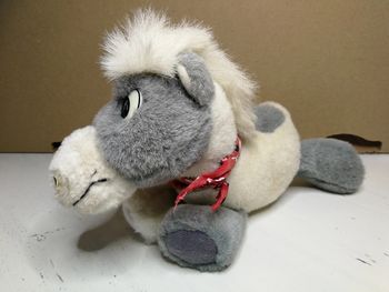 Peluche âne bourrique poney cheval gris blanc bandana