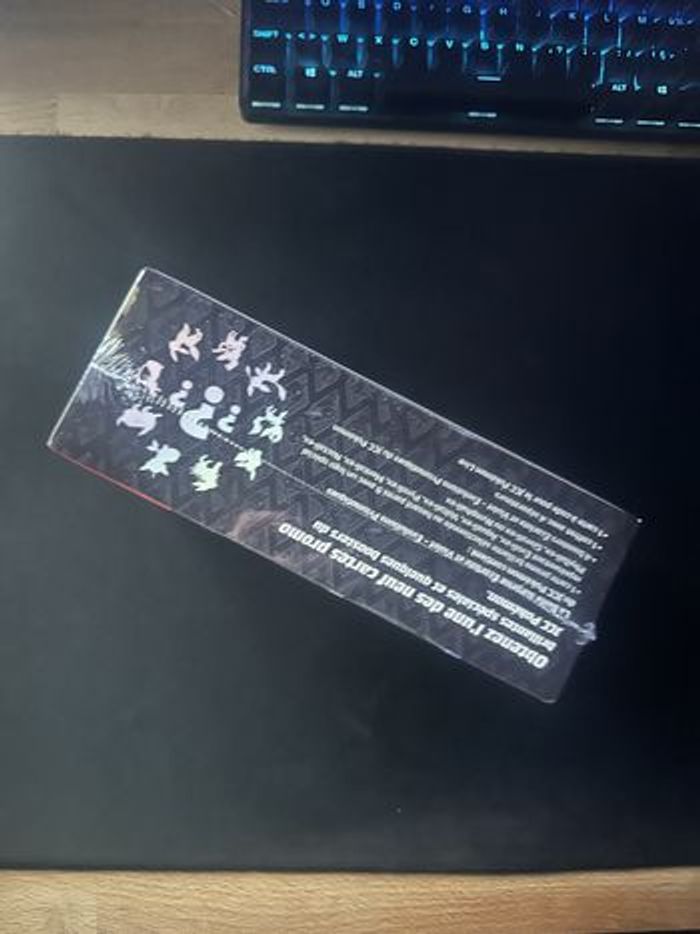 Boite Surprise Pokémon Évolution Prismatique EV8.5 - photo numéro 3