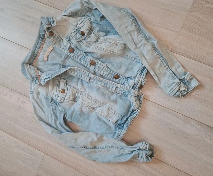 Veste en jean Cache cache
Taille 1